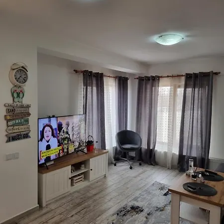 度假居 House On The *